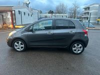 Gebraucht Toyota Yaris 100 PS (73 kW) 2011 Grau Kleinwagen