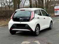 Gebraucht Toyota Aygo 69 PS (50 kW) 2015 Weiß Kleinwagen