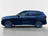 Gebraucht BMW X5 M Sport 530 PS (389 kW) 2024 Saphirschwarz metallic SUV