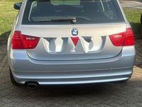 Gebraucht BMW 318 143 PS (105 kW) 2009 Grau Kombi
