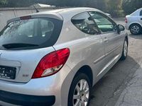 Gebraucht Peugeot 207 95 PS (69 kW) 2011 Silber Kleinwagen