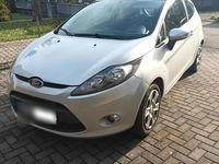 Gebraucht Ford Fiesta 82 PS (60 kW) 2012 Silber Kleinwagen