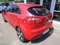 Gebraucht Kia Rio Spirit 109 PS (80 kW) 2013 Rot Limousine