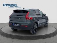 Neu Volvo XC40 Plus 163 PS (119 kW) 2026 Grün SUV