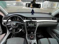 Gebraucht Skoda Superb 125 PS (91 kW) 2011 Schwarz Kombi