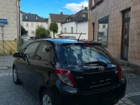 Gebraucht Toyota Yaris 90 PS (66 kW) 2012 Schwarz Kleinwagen