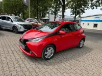 Gebraucht Toyota Aygo X-play 69 PS (50 kW) 2016 Rot Kleinwagen
