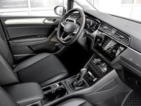 Neu VW Touran Edition 150 PS (110 kW) 2026 Hellelfenbein Van / Kleinbus