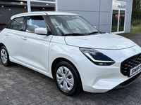 Neu Suzuki Swift Club 83 PS (61 kW) 2025 Pure white pearl metallic Kleinwagen