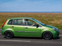 Gebraucht Ford Fiesta Ambiente 80 PS (58 kW) 2007 Grün Kleinwagen