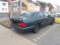 Gebraucht Mercedes E230 Elegance 150 PS (110 kW) 1997 Grün Limousine