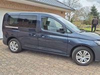 Second-hand VW Caddy 114 CP (83 kW) 2023 Albastru Monovolum