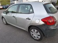 Gebraucht Toyota Auris 100 PS (73 kW) 2009 Silber Kleinwagen