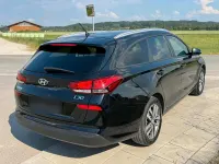Gebraucht Hyundai i30 Select 101 PS (74 kW) 2017 Schwarz Kombi