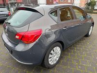 Gebraucht Opel Astra 116 PS (85 kW) 2015 Grau Limousine