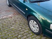 Gebraucht VW Passat 100 PS (73 kW) 1999 Grün Limousine