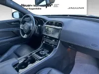 Gebraucht Jaguar XE Pure 179 PS (131 kW) 2017 Santorini black (metallic) Limousine