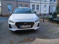 Gebraucht Hyundai i30 Intro Edition 120 PS (88 kW) 2017 Weiß Limousine