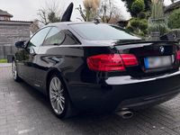 Gebraucht BMW 320 184 PS (135 kW) 2011 Schwarz Coupé