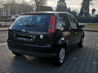 Gebraucht Ford Fiesta 60 PS (44 kW) 2004 Blau Kleinwagen