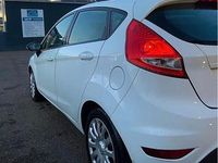 Gebraucht Ford Fiesta 82 PS (60 kW) 2009 Weiß Kleinwagen