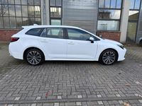 Używany Toyota Corolla 98 KM (72 kW) 2022 Biały Sedan/Limuzyna