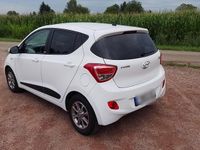 Gebraucht Hyundai i10 Passion 67 PS (49 kW) 2016 Weiß Kleinwagen
