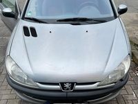 Gebraucht Peugeot 206 60 PS (44 kW) 2001 Silber Kleinwagen