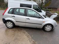 Gebraucht Ford Fiesta 80 PS (58 kW) 2004 Silber Kleinwagen