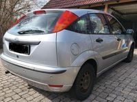 Usata Ford Focus 75 CV (55 kW) 2004 Argento Berlina