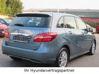 Gebraucht Mercedes B200 Style 156 PS (114 kW) 2014 Blau Van / Kleinbus