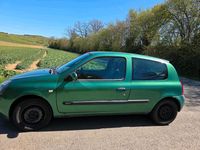Second-hand Renault Clio II 75 CP (55 kW) 2002 Verde Hatchback