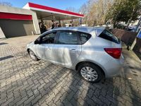 Gebraucht Opel Astra 116 PS (85 kW) 2012 Silber Limousine