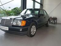 Gebraucht Mercedes E260 160 PS (117 kW) 1987 Blau (metallic) Limousine