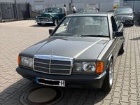 Gebraucht Mercedes 190 122 PS (89 kW) 1986 Grau Limousine