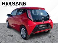 Gebraucht Toyota Aygo X-play 69 PS (50 kW) 2017 Rot Kleinwagen