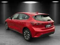 Gebraucht Ford Focus Titanium 125 PS (91 kW) 2023 Fantastic red Kleinwagen