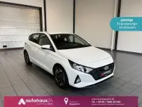 Gebraucht Hyundai i20 Select 84 PS (61 kW) 2024 Weiß Kleinwagen