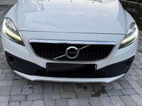 Gebraucht Volvo V40 CC Momentum 152 PS (111 kW) 2017 Weiß Kombi