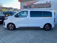 Neu Peugeot Traveller Allure 177 PS (130 kW) 2025 Kaparigrün + schwarzmetallic Van / Kleinbus