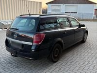 Używany Opel Astra Edition 101 KM (74 kW) 2005 Czarny Kombi