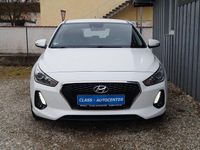 Gebraucht Hyundai i30 Select 120 PS (88 kW) 2017 Weiß Limousine