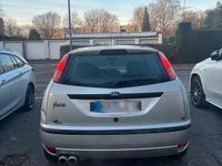 Gebraucht Ford Focus 115 PS (84 kW) 2002 Silber Kleinwagen
