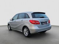 Gebraucht Mercedes B180 122 PS (89 kW) 2013 Silber Van / Kleinbus