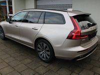 Usado Volvo V60 Plus 197 HP (144 kW) 2025 Cinzento Carrinha