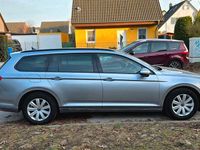 Gebraucht VW Passat 122 PS (89 kW) 2023 Silber Kombi
