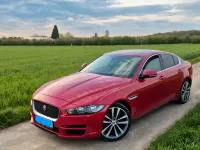 Gebraucht Jaguar XE Prestige 179 PS (131 kW) 2016 Rot Limousine