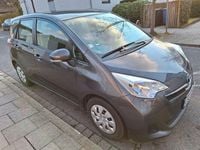 Gebraucht Toyota Verso-S 99 PS (72 kW) 2014 Grau Van / Kleinbus