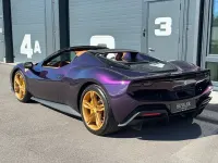 Gebraucht Ferrari 296 829 PS (609 kW) 2026 Violett Cabrio