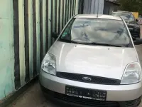 Second-hand Ford Fiesta 80 CP (58 kW) 2004 Argintiu Hatchback